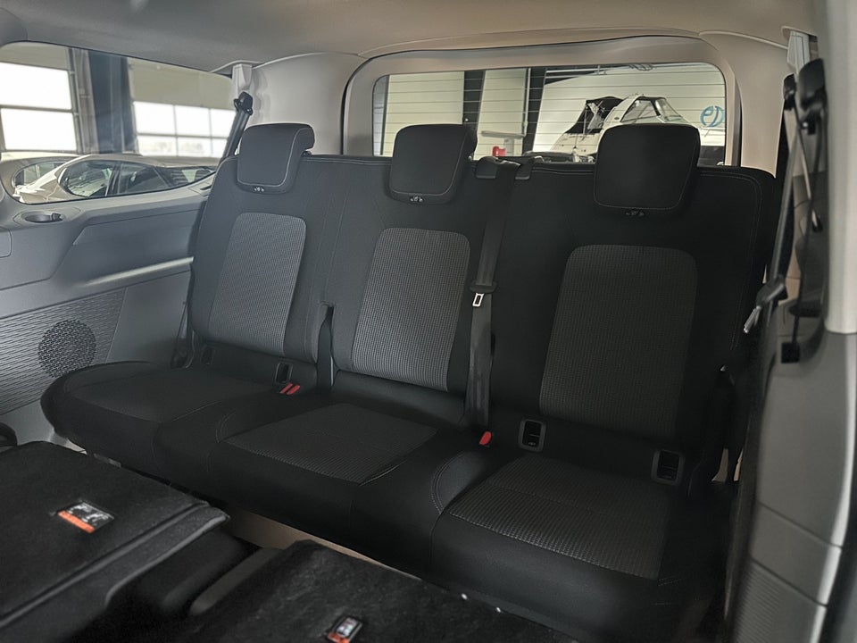 VW e-Caravelle 64 Style SWB