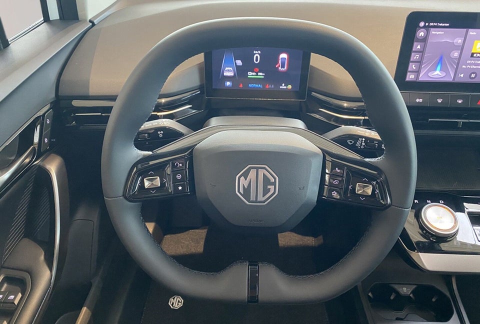 MG MG4 64 Luxury 5d