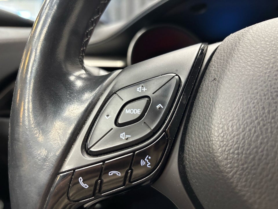 Toyota C-HR 1,8 Hybrid Selected CVT 5d