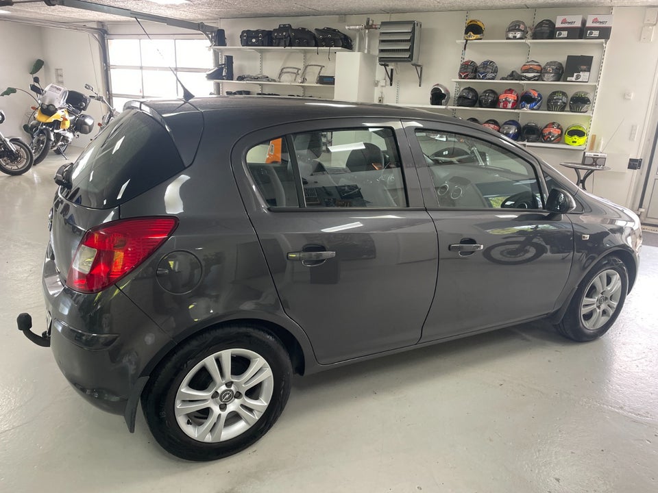 Opel Corsa 1,4 16V Cosmo 5d