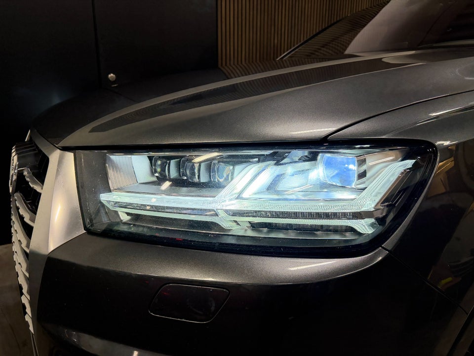 Audi Q7 3,0 TDi 272 S-line quattro Tiptr. 7prs 5d