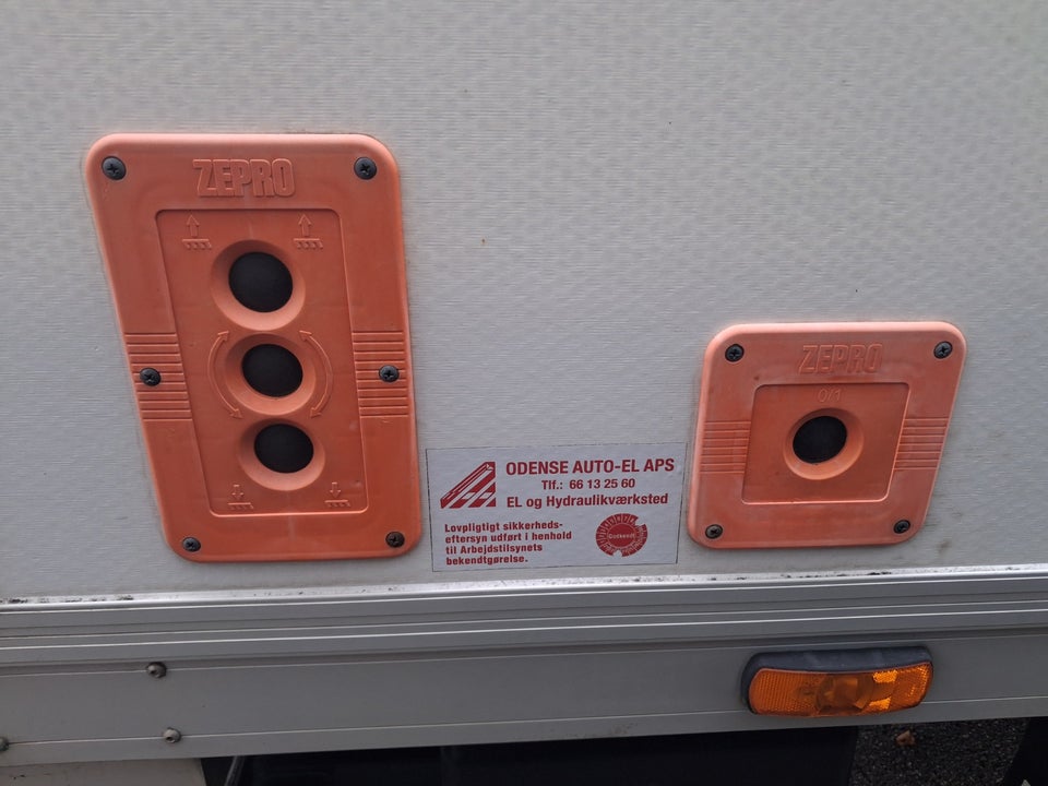 Iveco Daily 2,3 35S16 Alukasse m/lift AG8 2d