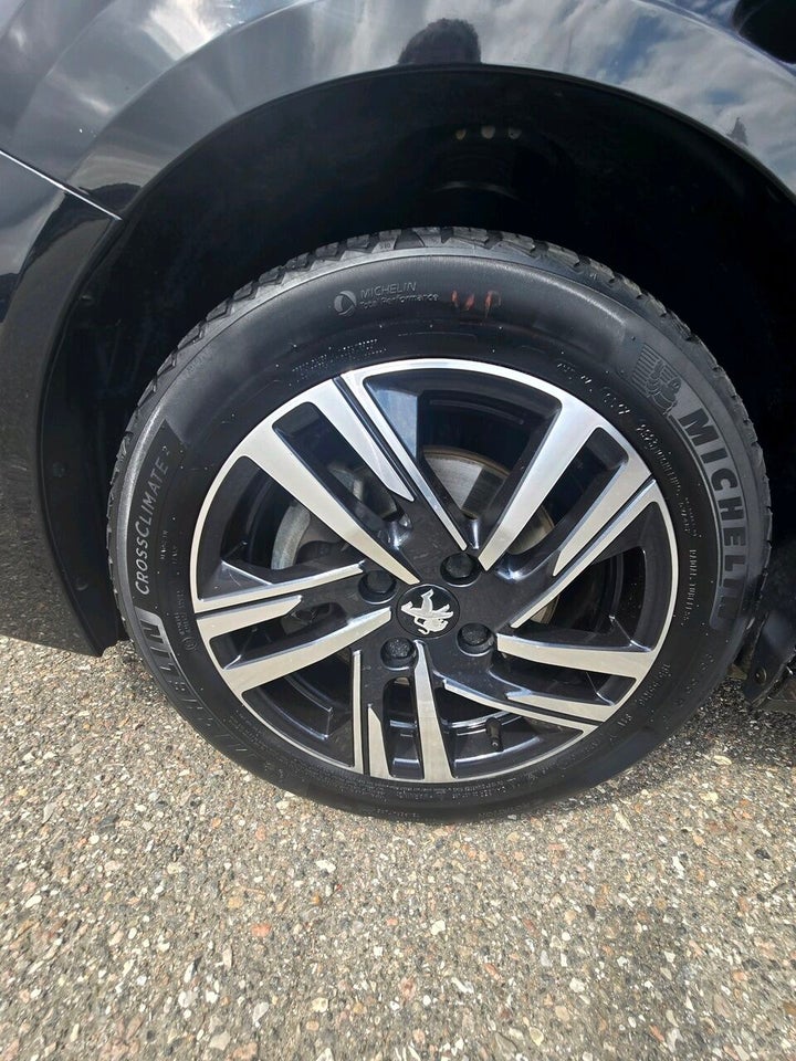 Peugeot 208 1,2 PureTech 100 Allure Pack EAT8 5d