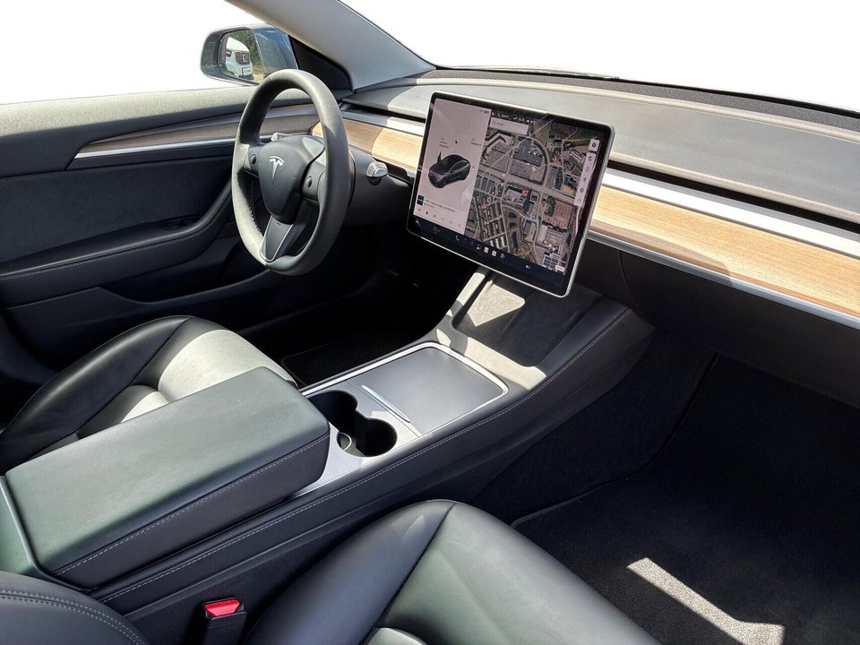 Tesla Model 3 Standard Range+ RWD 4d