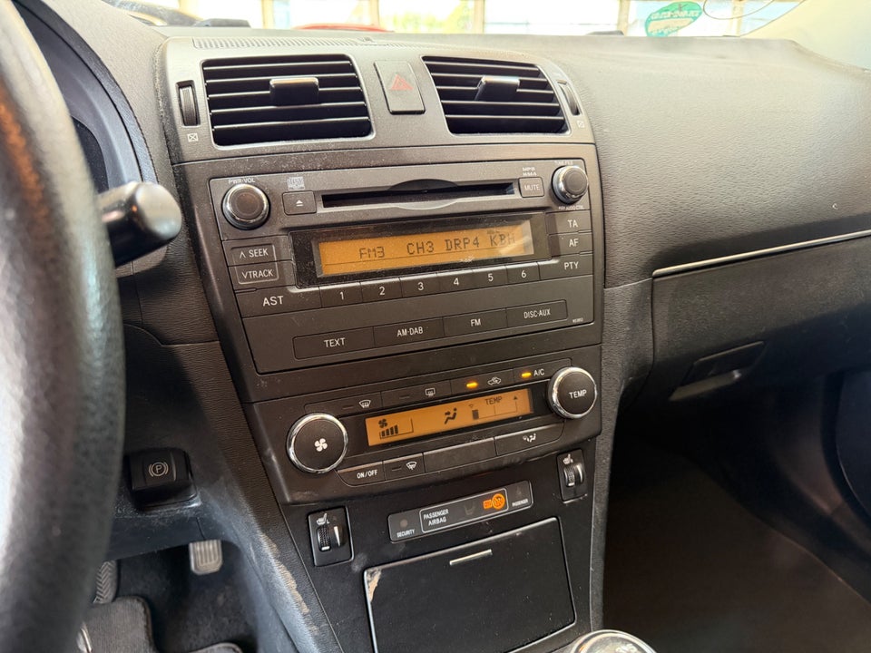 Toyota Avensis 1,6 VVT-i T1 stc. 5d