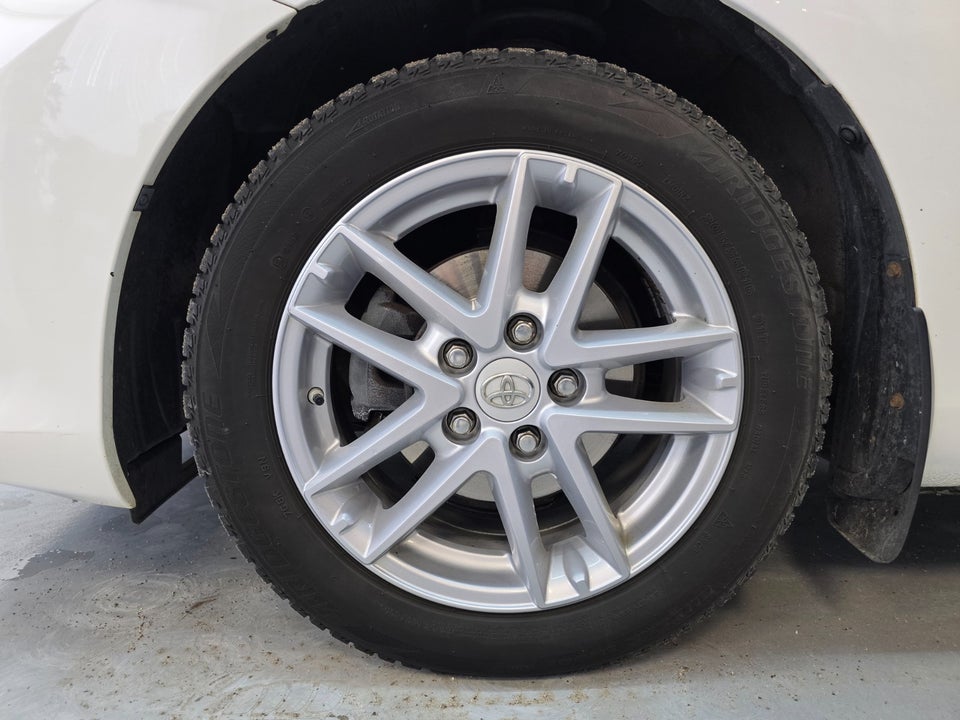 Toyota Auris 1,8 Hybrid H1 CVT 5d