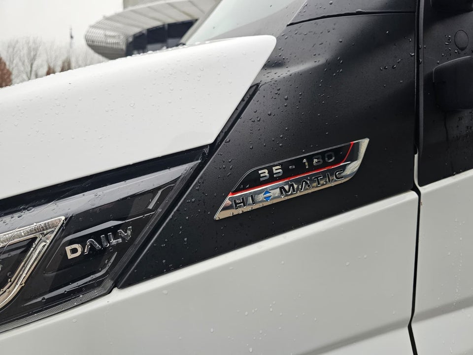 Iveco Daily 3,0 35S18 4100mm Box m/lift AG8