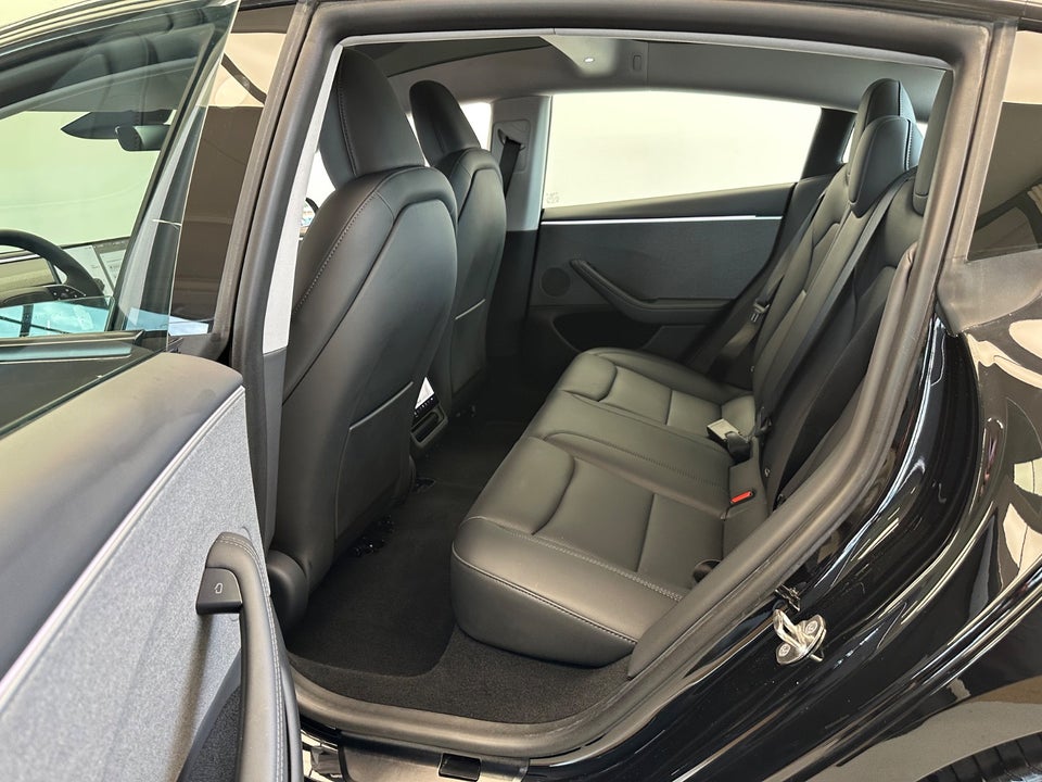 Tesla Model 3 RWD 4d