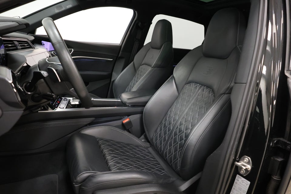 Audi Q8 e-tron 55 S-line quattro 5d