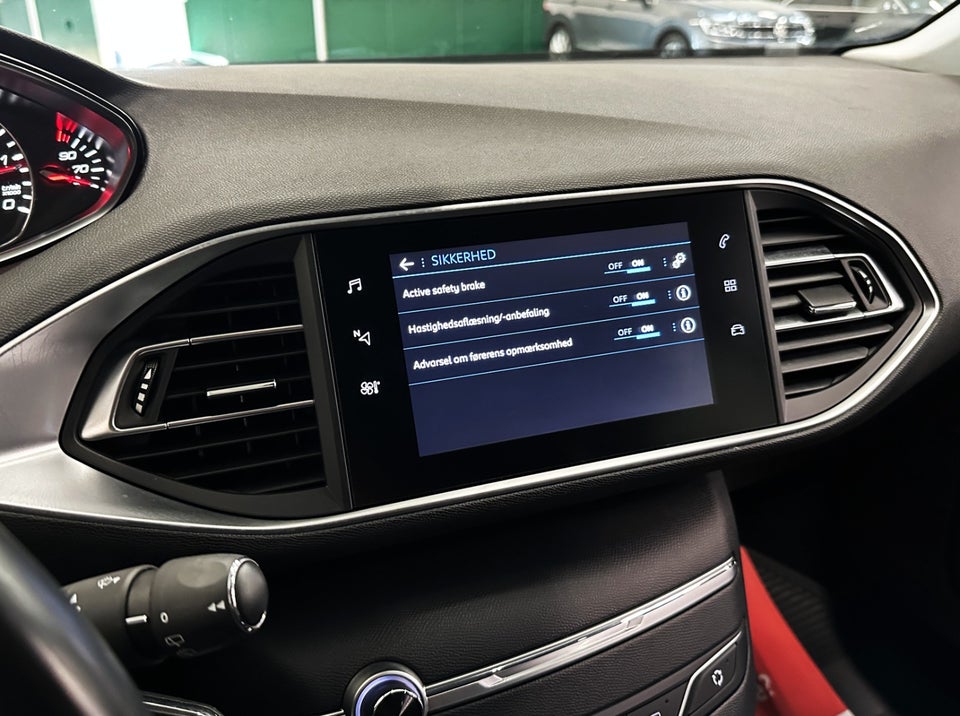 Peugeot 308 1,5 BlueHDi 130 Style SW 5d