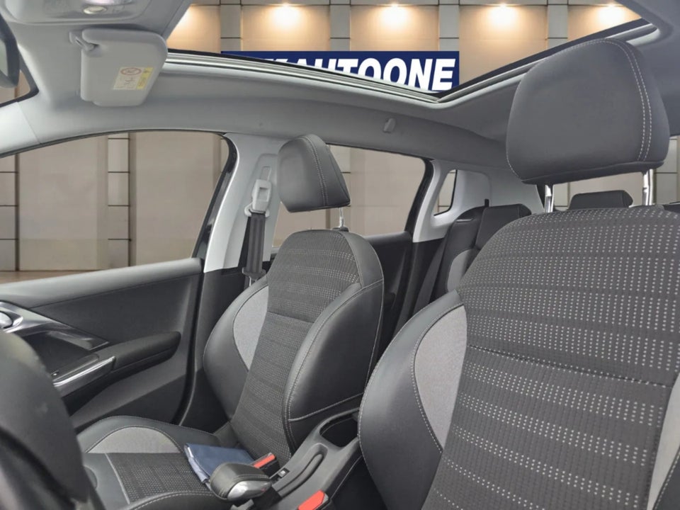 Peugeot 2008 1,2 e-THP 110 Allure Sky 5d