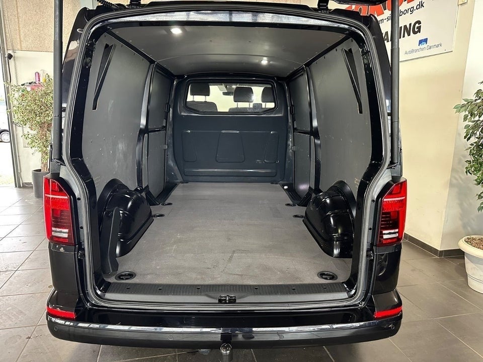 VW Transporter 2,0 TDi 204 Kassevogn DSG lang