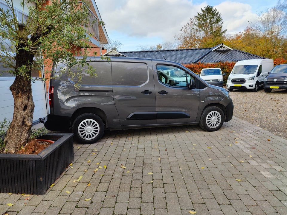 Peugeot Partner 1,5 BlueHDi 130 L2V2 Plus EAT8 Van