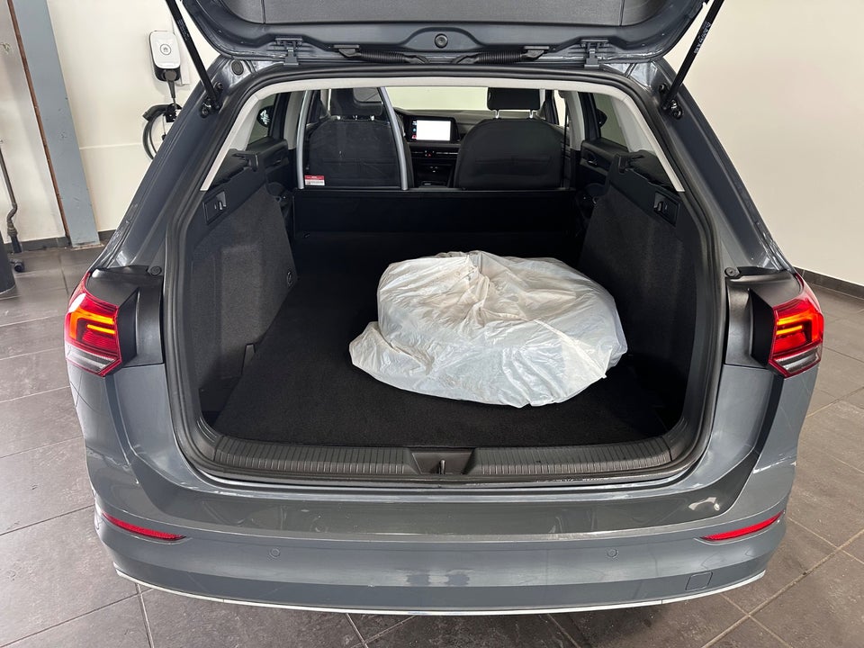 VW Golf VIII 1,5 eTSi 150 Style Variant DSG Van 5d