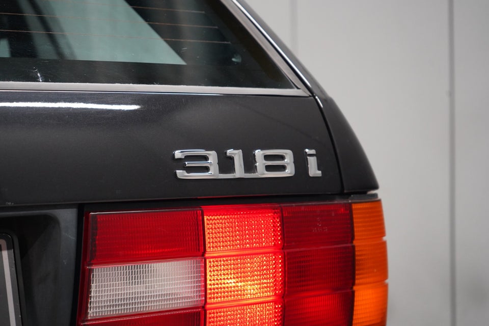 BMW 318i 1,8 Touring aut. 5d