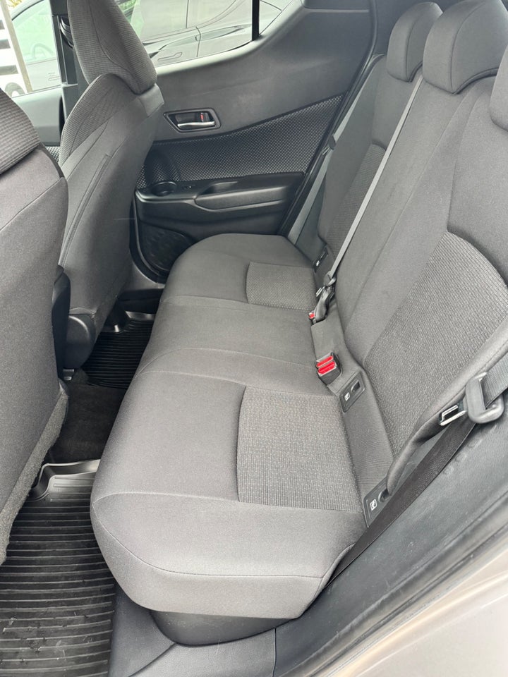 Toyota C-HR 1,8 Hybrid C-LUB CVT 5d