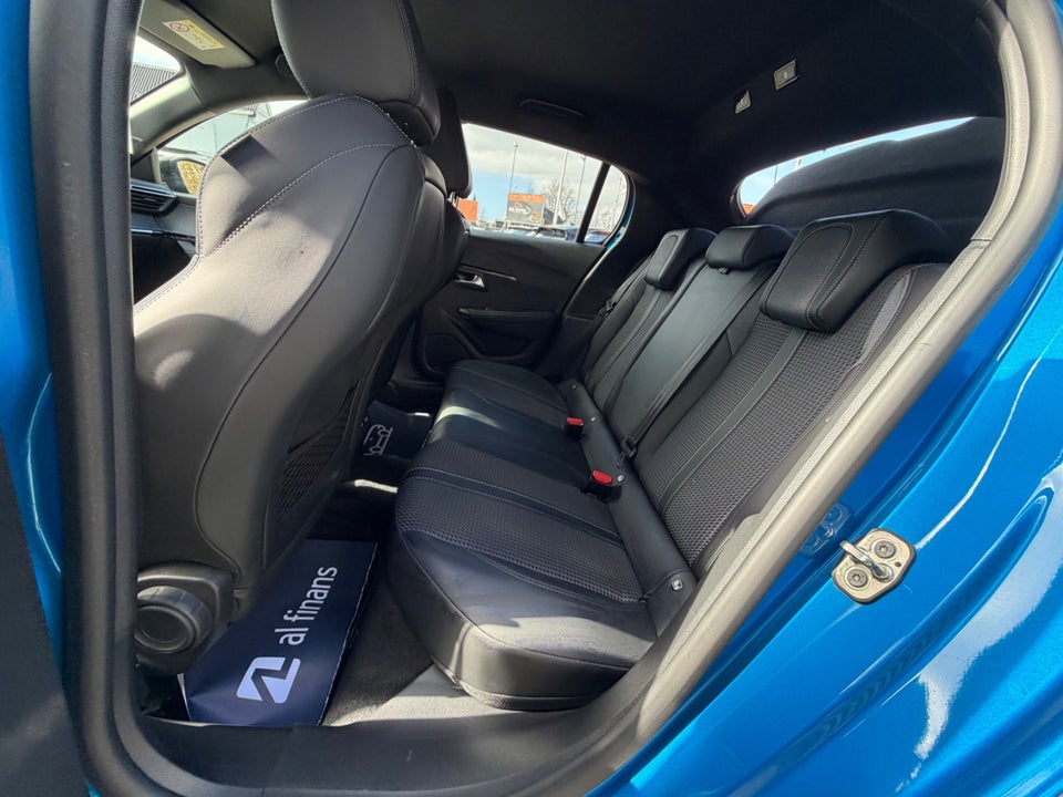 Peugeot e-208 50 GT 5d