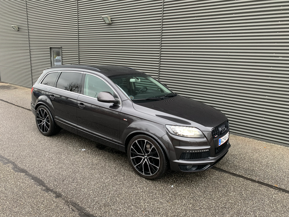 Audi Q7 3,0 TDi quattro Tiptr. 7prs 5d