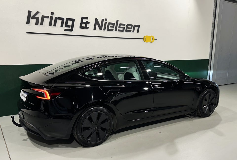 Tesla Model 3 Long Range AWD 4d