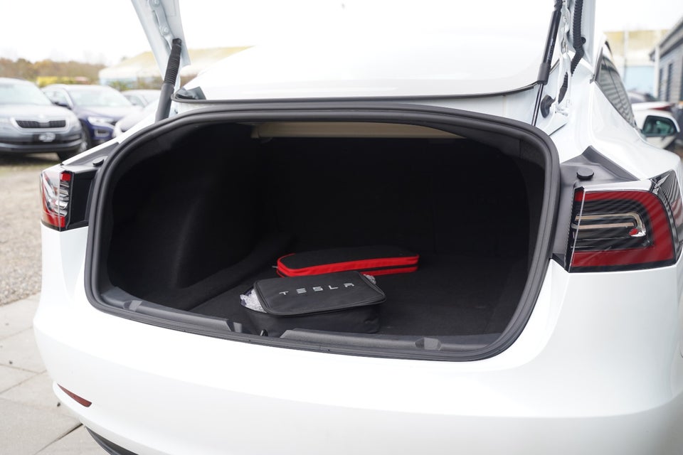 Tesla Model 3 Long Range AWD 4d