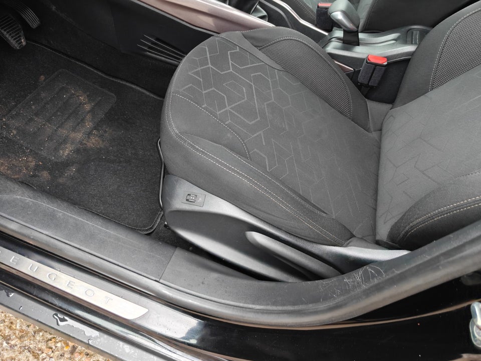 Peugeot 2008 1,2 VTi 82 Allure 5d
