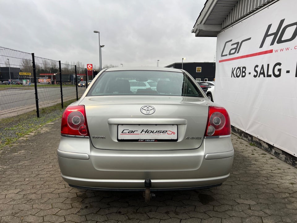 Toyota Avensis 1,8 VVT-i Terra 4d