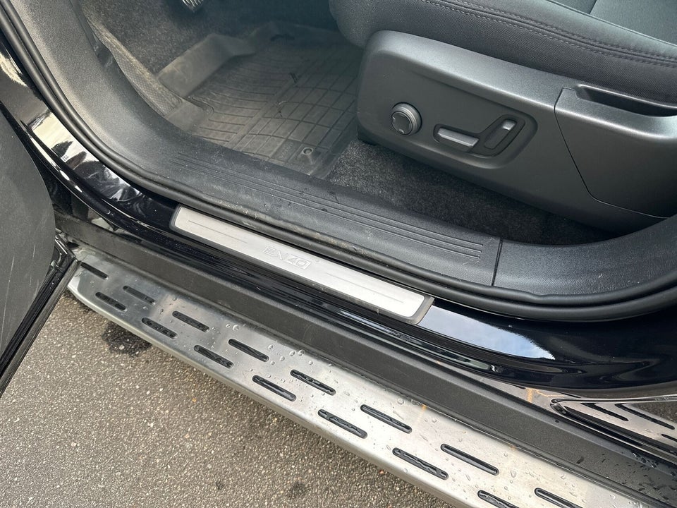 Volvo EX40 Extended Range Black Edition 5d