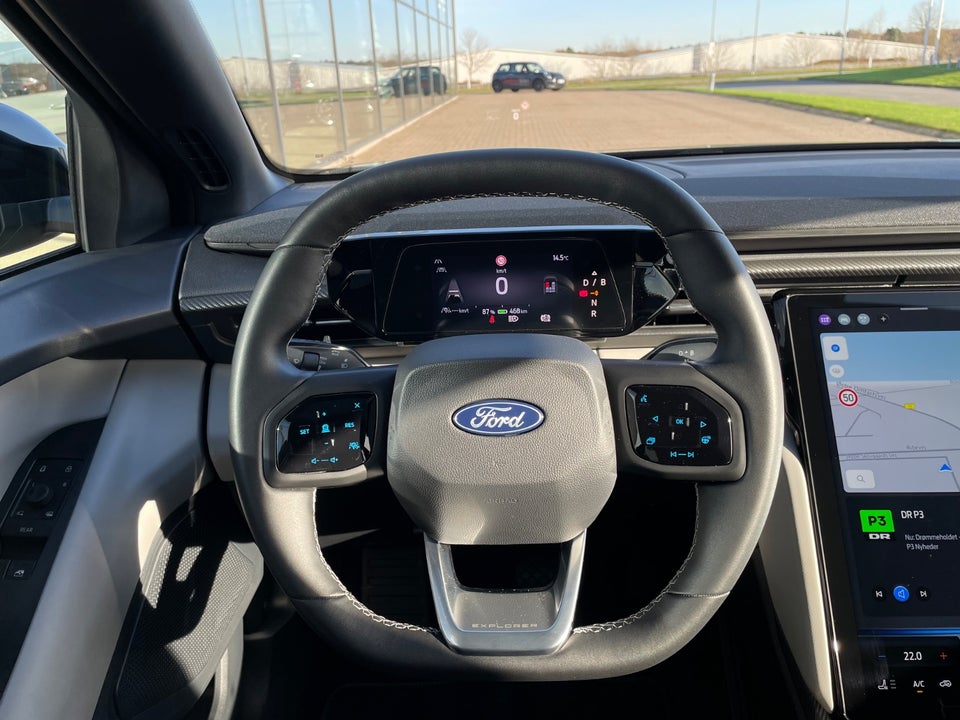 Ford Explorer 82 Premium Extended Range 5d