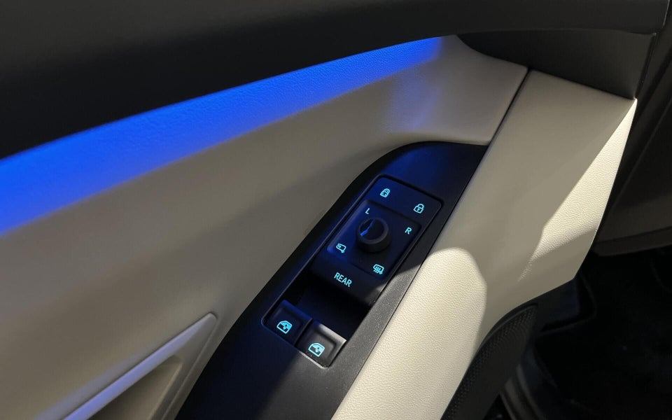 Ford Explorer 82 Premium Extended Range 5d