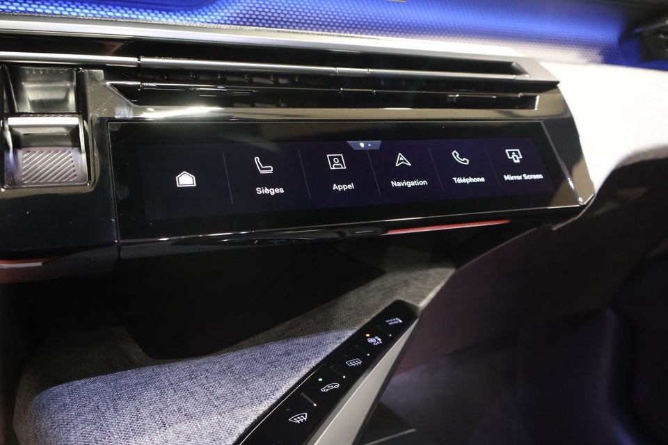 Peugeot e-3008 77 GT 5d