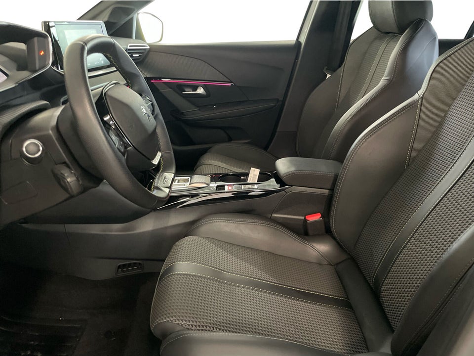 Peugeot e-208 50 GT 5d