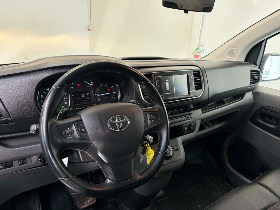 Toyota ProAce 2,0 D 122 Medium Comfort Master aut. 5d
