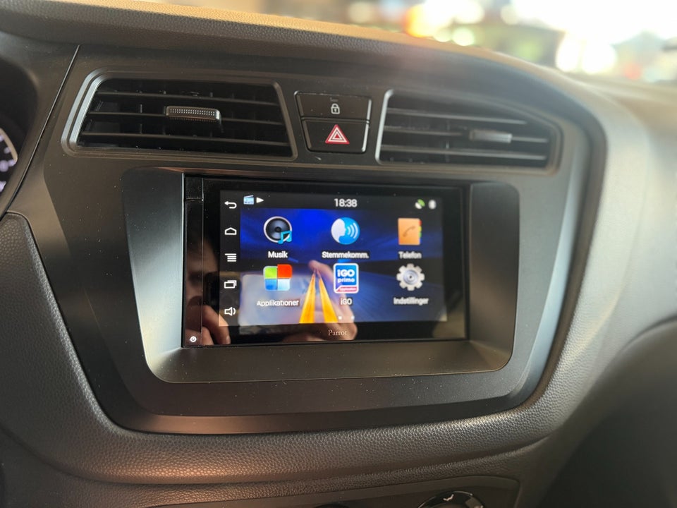 Hyundai i20 1,25 EM-Edition 5d