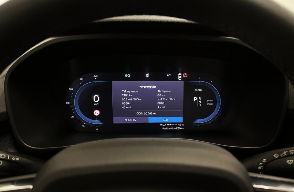 Volvo XC40 ReCharge Extended Range Plus 5d