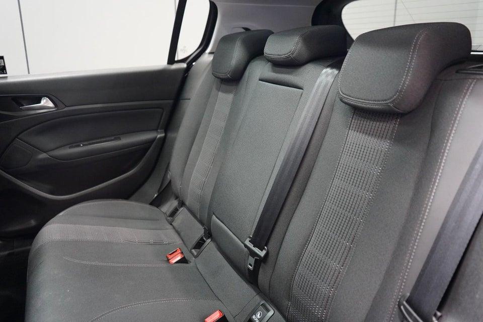 Peugeot 308 1,2 e-THP 130 Allure Sky 5d