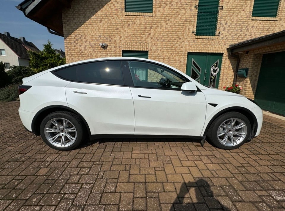 Tesla Model Y RWD 5d