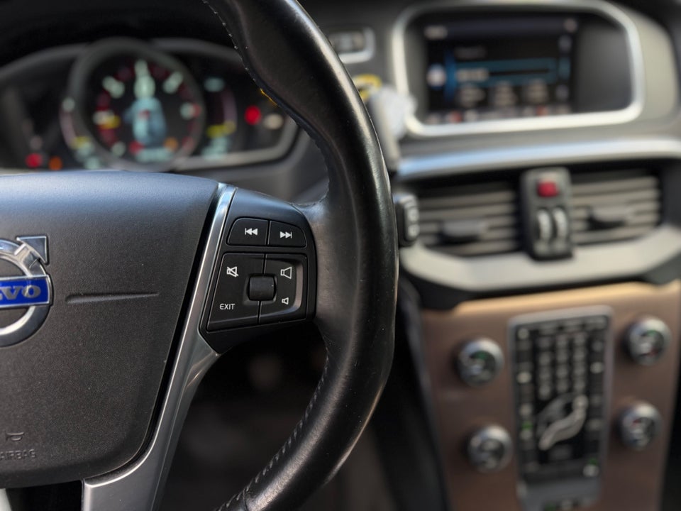 Volvo V40 1,6 D2 115 Momentum 5d