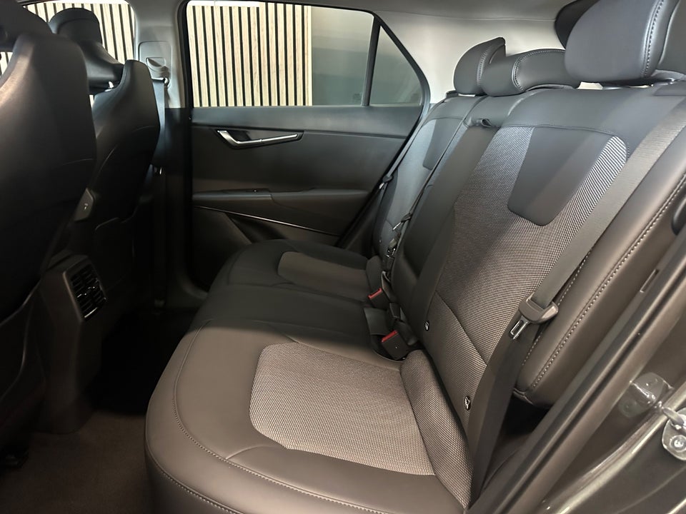 Kia Niro 64 EV Premium 5d