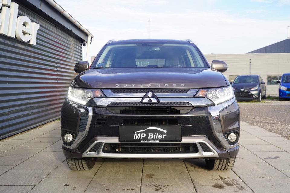 Mitsubishi Outlander 2,4 PHEV Invite CVT 4WD 5d
