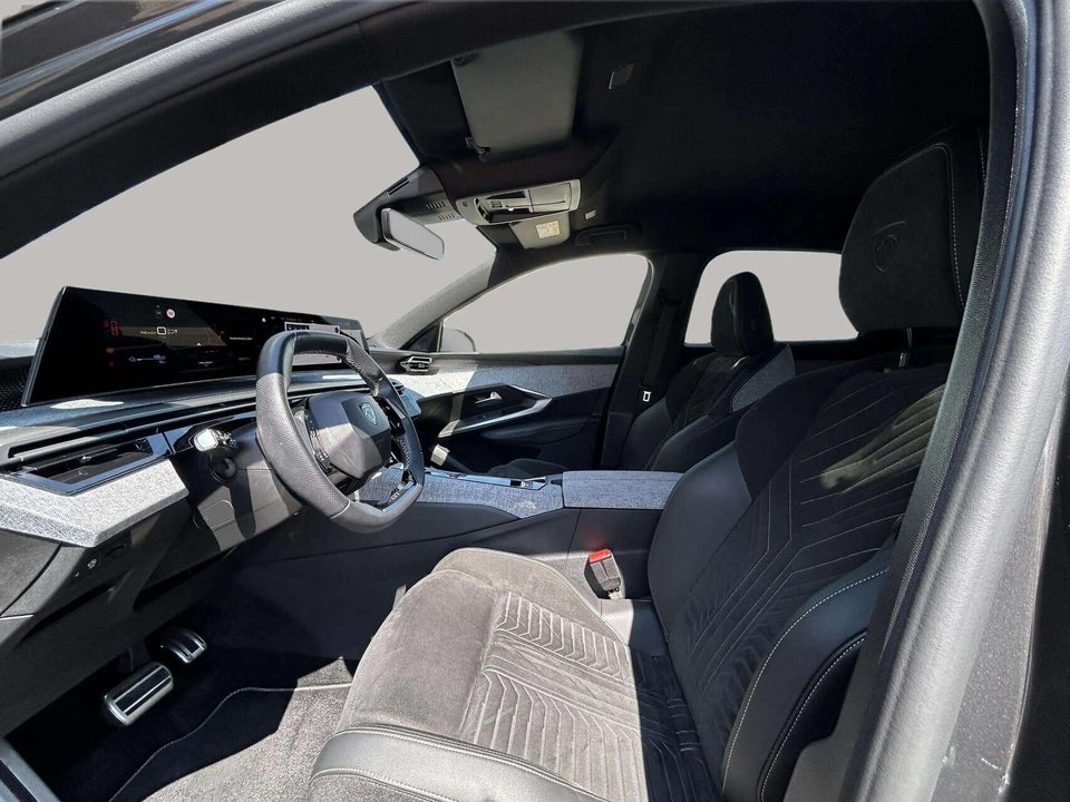 Peugeot e-3008 77 GT 5d
