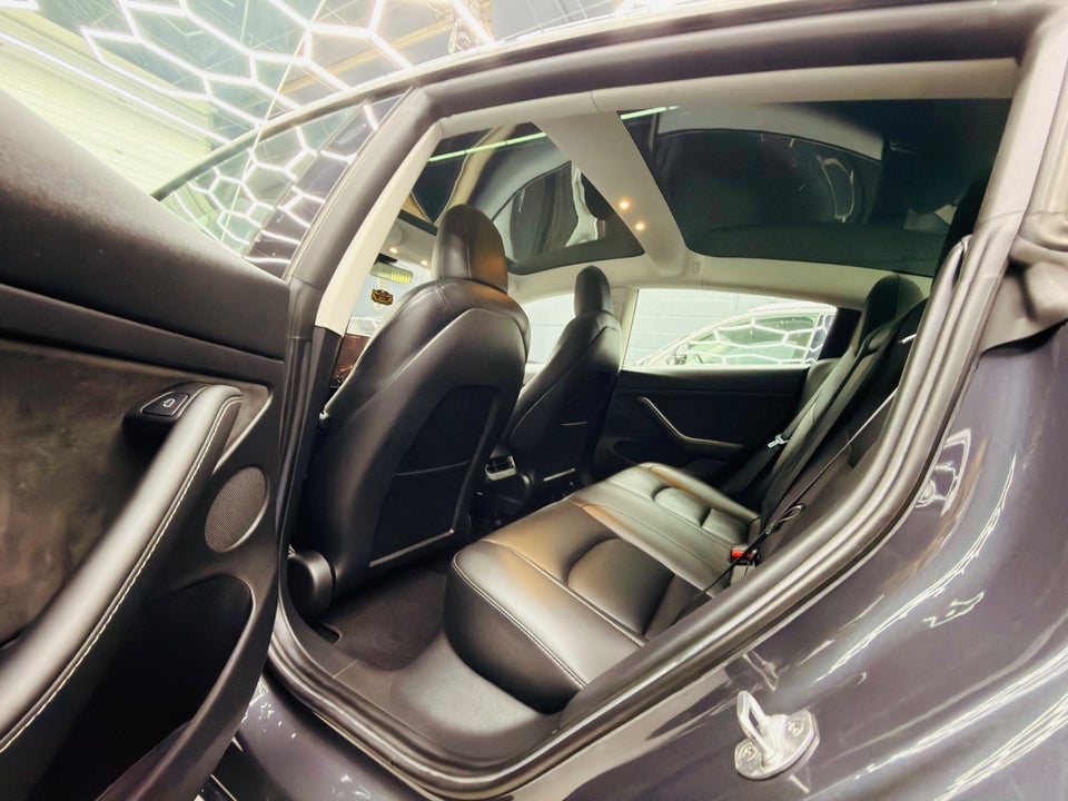 Tesla Model 3 Long Range AWD 4d