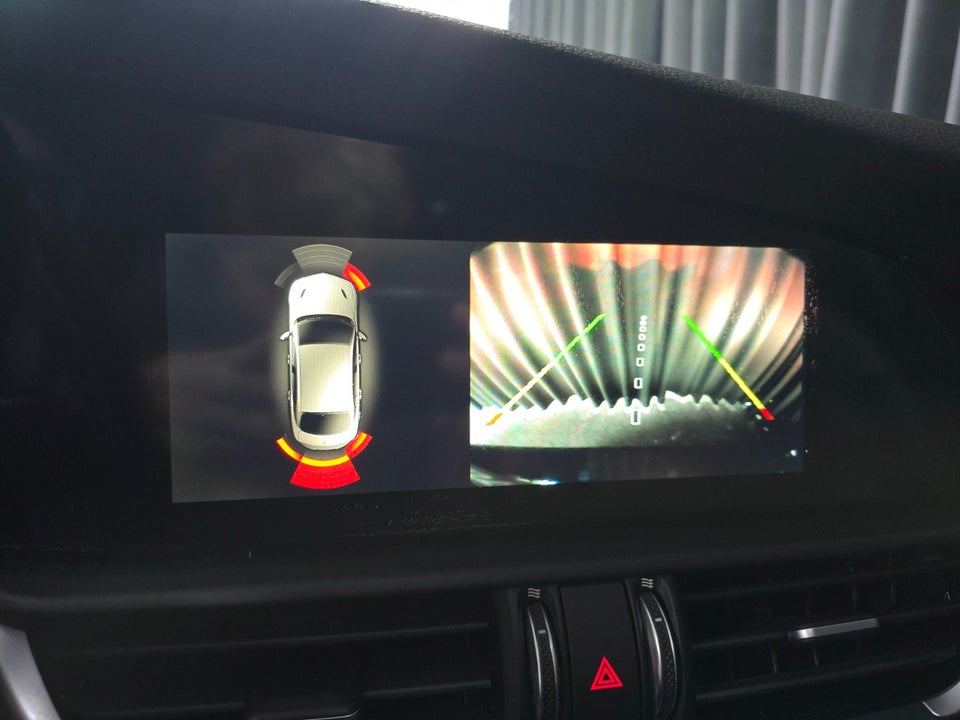 Alfa Romeo Giulia 2,0 T 200 Edizione aut. 4d