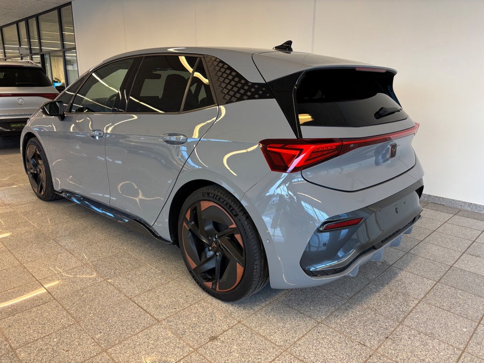 Cupra Born 77 e-Boost Dinamica Pack High 5d