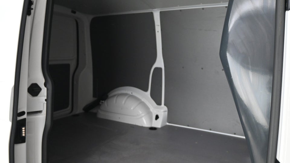VW Transporter 2,0 TDi 110 Kassevogn kort