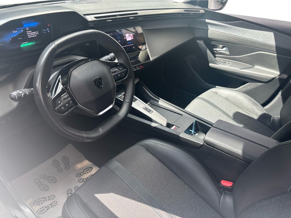 Peugeot 308 1,6 Hybrid First Selection+ EAT8 5d