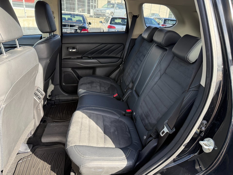 Mitsubishi Outlander 2,4 PHEV Intense CVT 4WD 5d