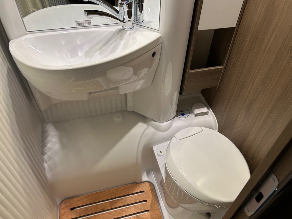 Carado V337 PRO+ 2,2 JTD 140 aut. 3d