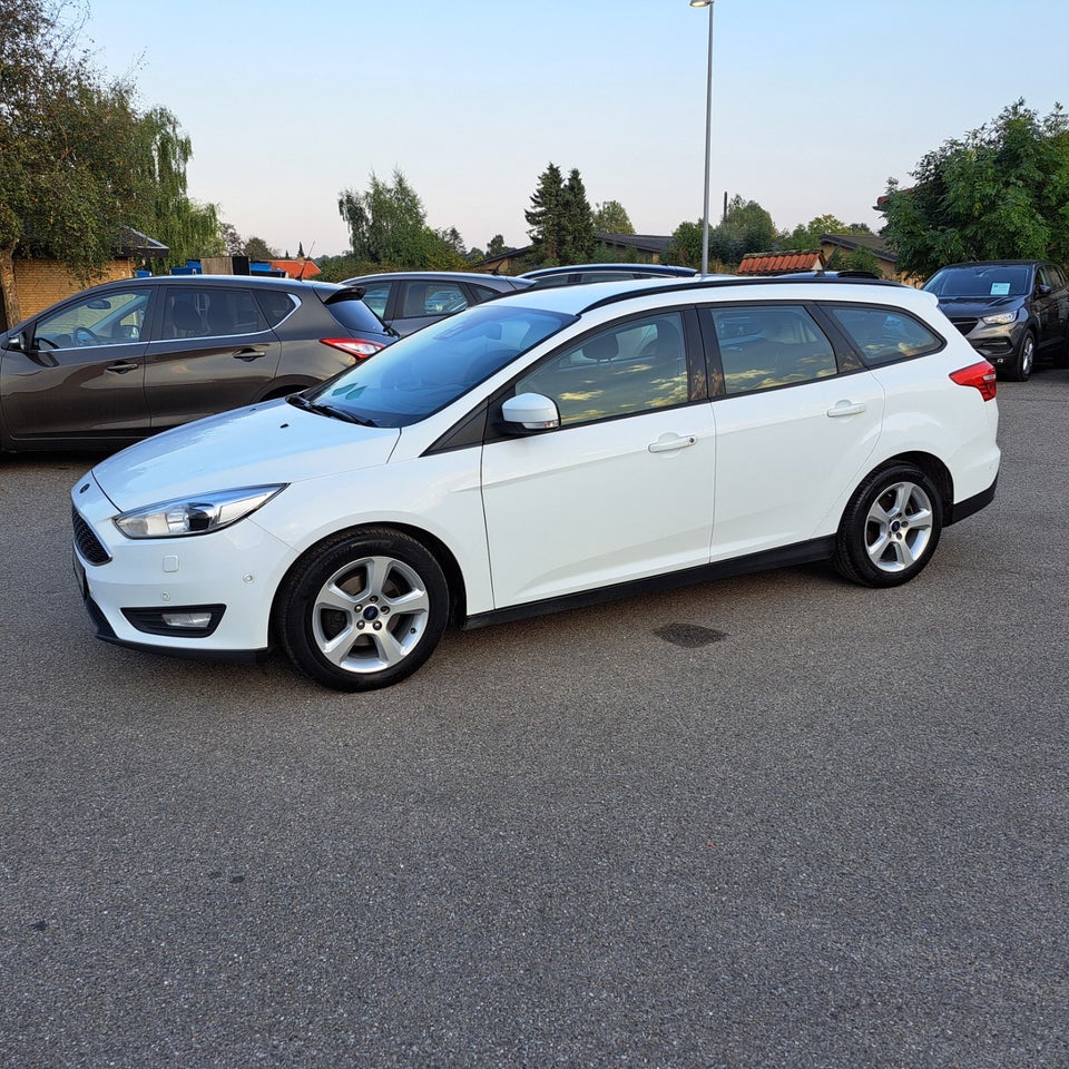 Ford Focus 1,5 TDCi 120 Business stc. 5d