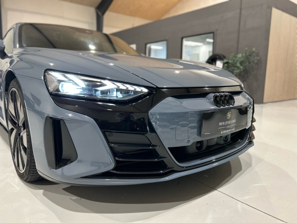 Audi e-tron GT quattro 4d