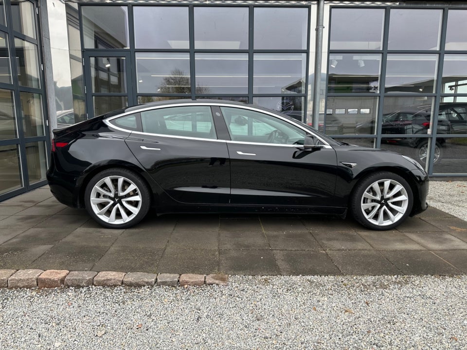 Tesla Model 3 Standard Range+ RWD 4d